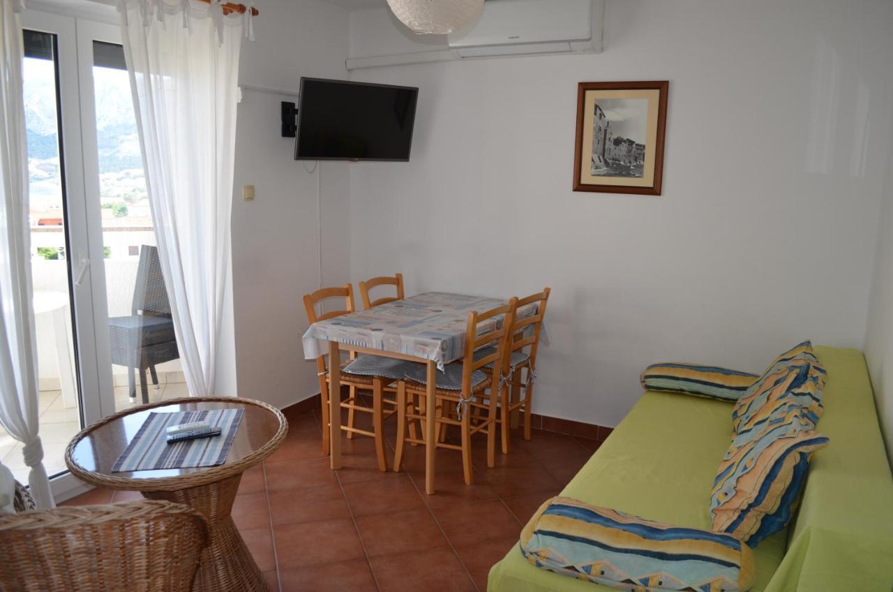 Apartments Leticia I Baska  Bagian luar foto