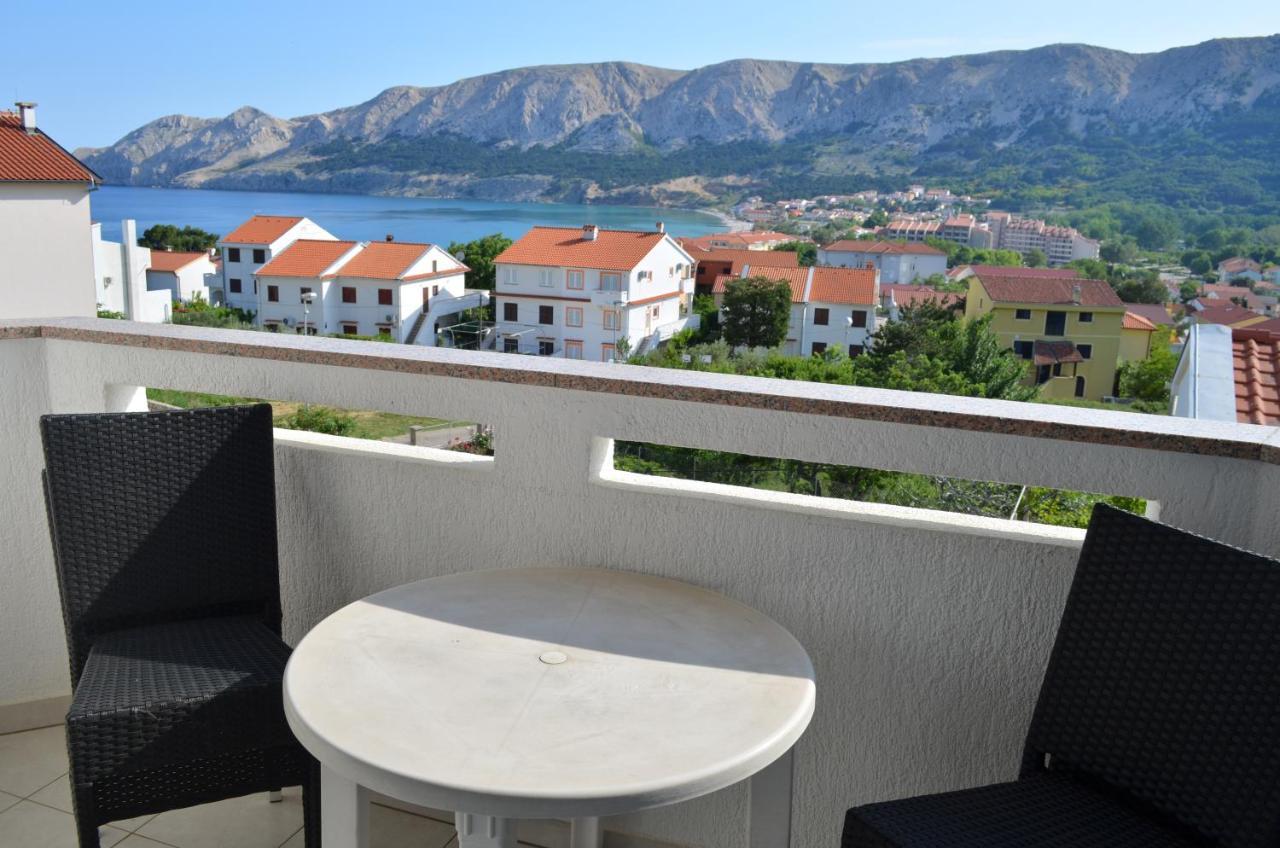 Apartments Leticia I Baska  Bagian luar foto