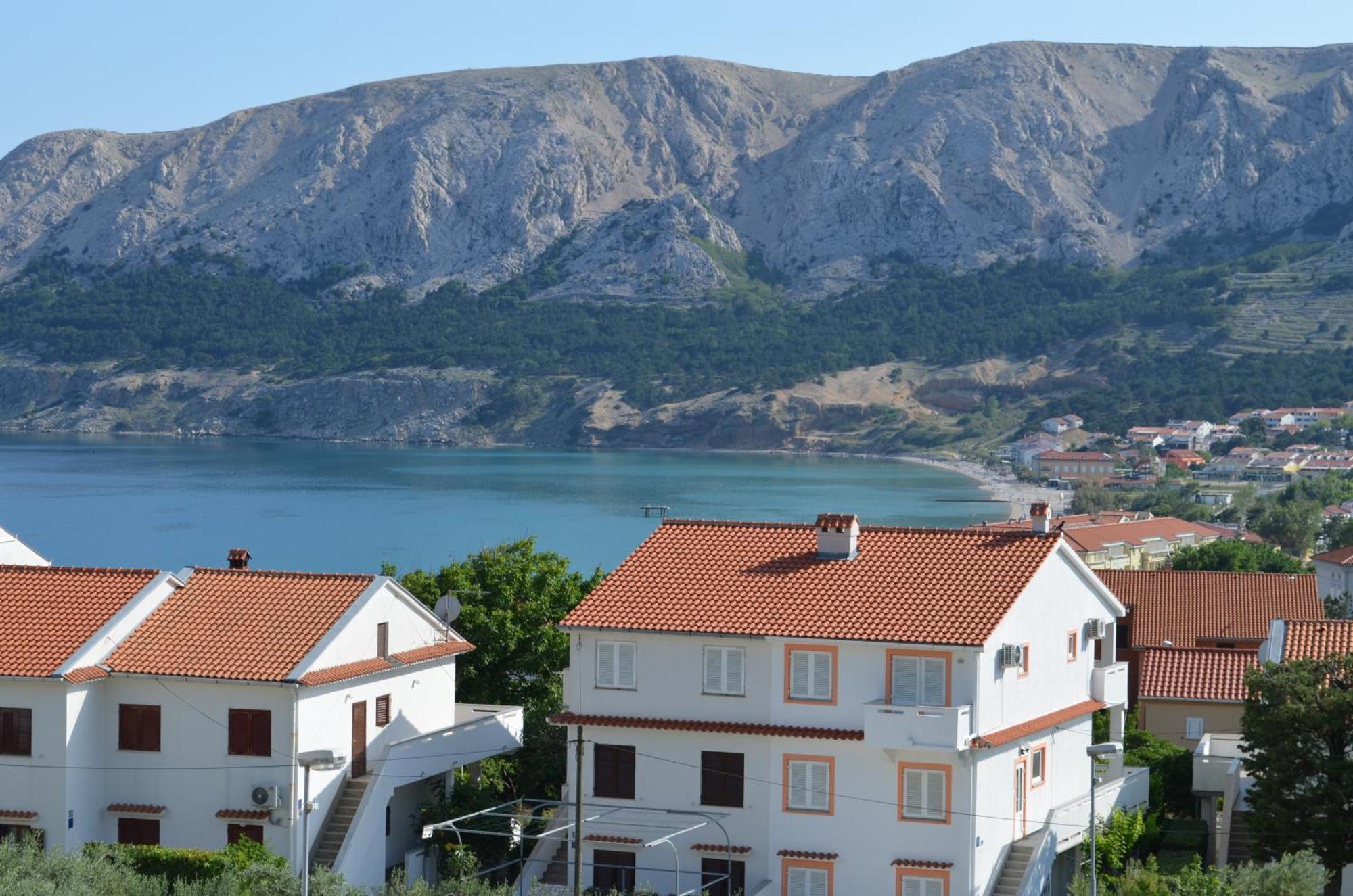 Apartments Leticia I Baska  Bagian luar foto