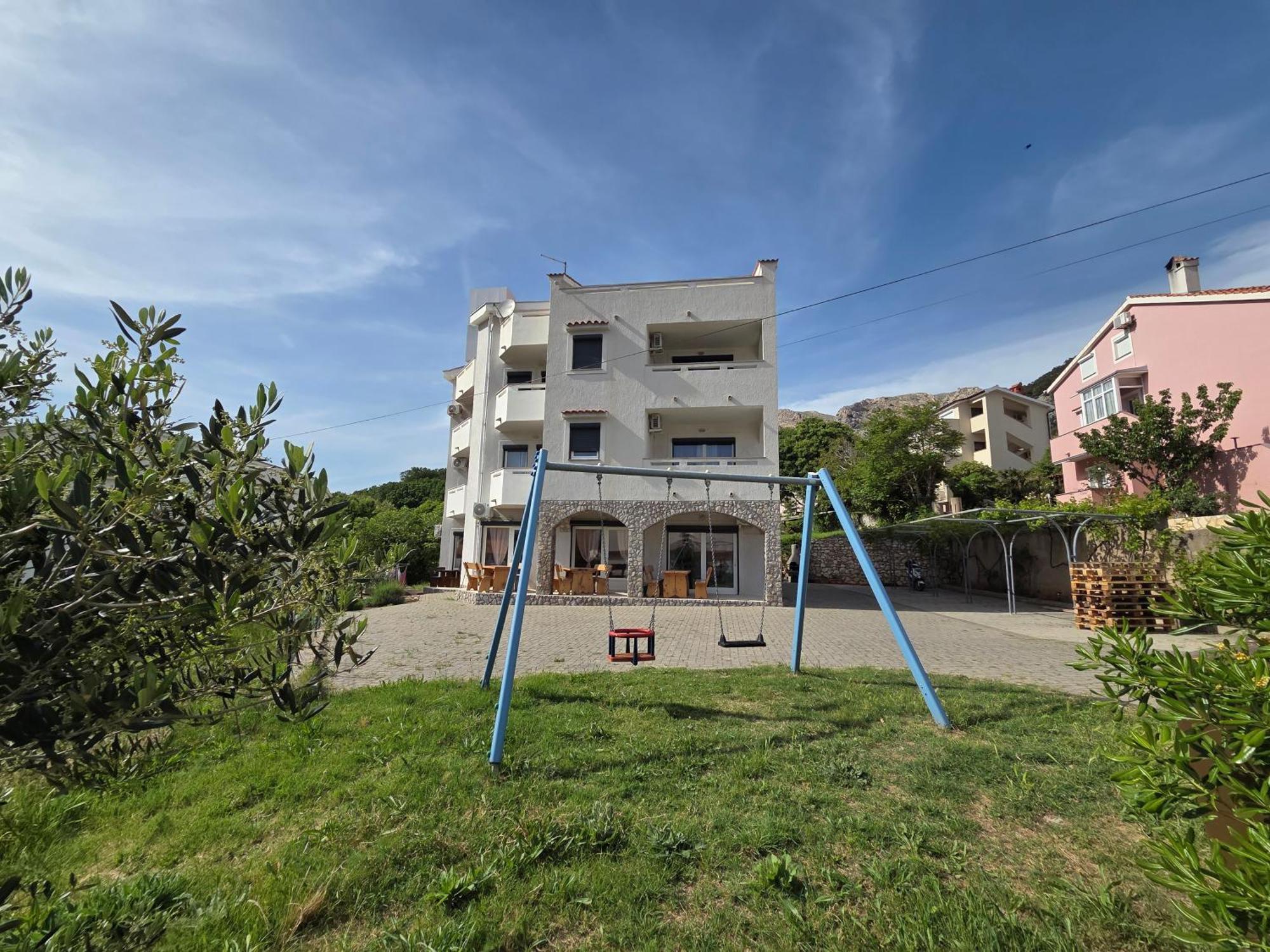 Apartments Leticia I Baska  Bagian luar foto