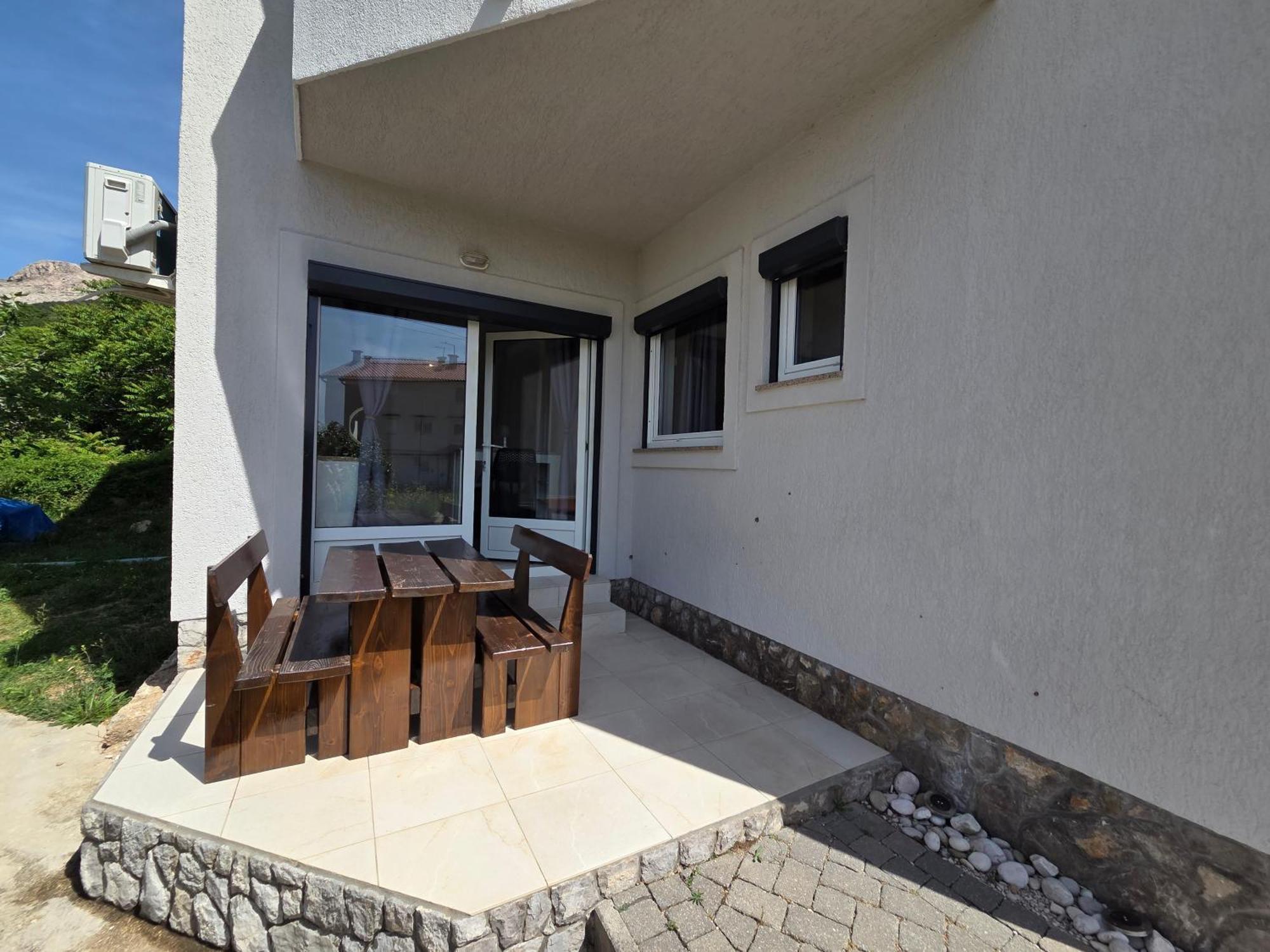 Apartments Leticia I Baska  Bagian luar foto
